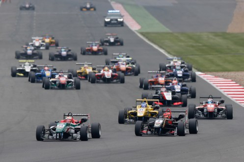 Fuoco leads the field at the start. © FIA.
