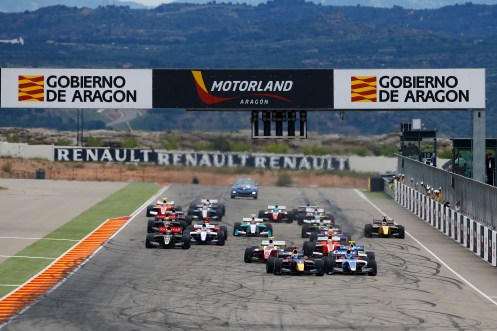 Sainz Jr (1) edges Martsenko to lead into turn one. © WSR (Florent Gooden / DPPI).
