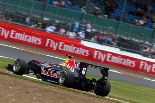 Lynn is still the man being chased. © GP3 Series Media Services.